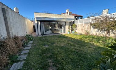 CASA 4 AMB EN VENTA EN VILLA ADELINA CON JARDIN