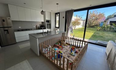 CASA 4 AMB EN VENTA EN VILLA ADELINA CON JARDIN