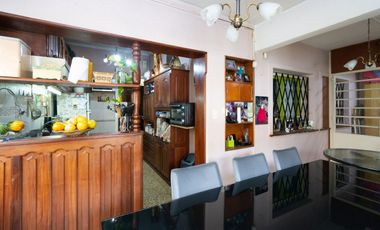 VENTA CASA LOTE PROPIO. PILETA, JARDIN Y TERRAZA