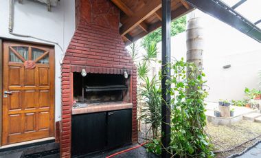 VENTA CASA LOTE PROPIO. PILETA, JARDIN Y TERRAZA