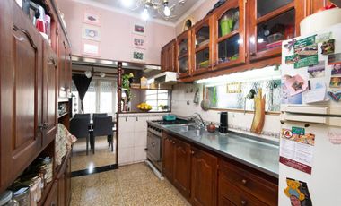 VENTA CASA LOTE PROPIO. PILETA, JARDIN Y TERRAZA