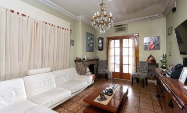 VENTA CASA LOTE PROPIO. PILETA, JARDIN Y TERRAZA