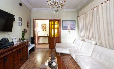 VENTA CASA LOTE PROPIO. PILETA, JARDIN Y TERRAZA