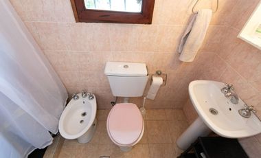 VENTA CASA LOTE PROPIO. PILETA, JARDIN Y TERRAZA