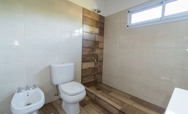 VENTA CASA 2 DORMITORIOS Y JARDÍN FUNES A ESTRENAR