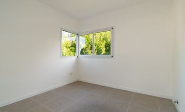 VENTA CASA 2 DORMITORIOS Y JARDÍN FUNES A ESTRENAR