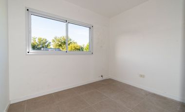 VENTA CASA 2 DORMITORIOS Y JARDÍN FUNES A ESTRENAR