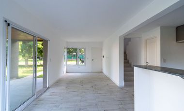 VENTA CASA 2 DORMITORIOS Y JARDÍN FUNES A ESTRENAR