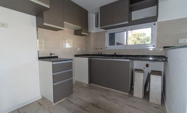 VENTA CASA 2 DORMITORIOS Y JARDÍN FUNES A ESTRENAR