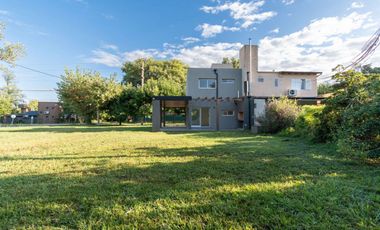 VENTA CASA 2 DORMITORIOS Y JARDÍN FUNES A ESTRENAR