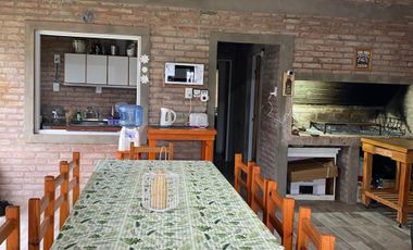 Vendemos casa con pileta en Solares del Norte.