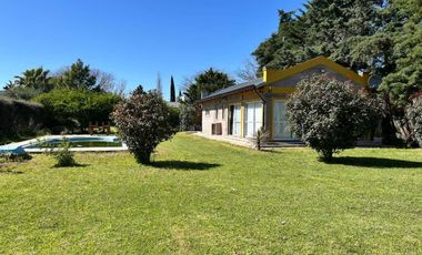 Vendemos casa con pileta en Solares del Norte.