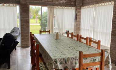 Vendemos casa con pileta en Solares del Norte.
