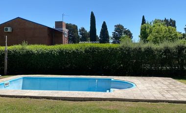 Vendemos casa con pileta en Solares del Norte.