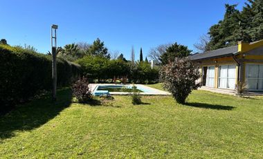 Vendemos casa con pileta en Solares del Norte.