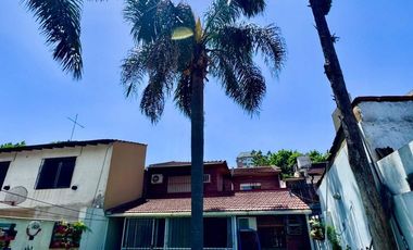 Casa  en venta cerca Av. con pileta APTO CREDITO
