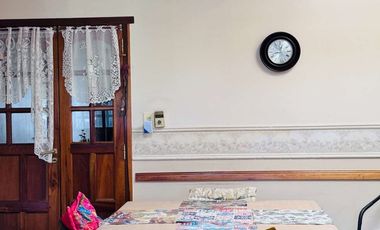 Casa  en venta cerca Av. con pileta APTO CREDITO