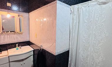 Casa  en venta cerca Av. con pileta APTO CREDITO