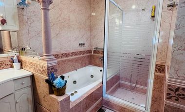 Casa  en venta cerca Av. con pileta APTO CREDITO