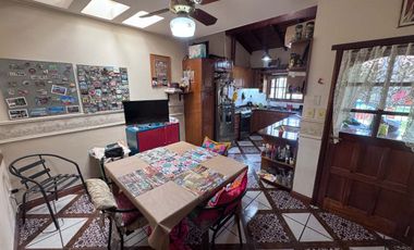 Casa  en venta cerca Av. con pileta APTO CREDITO