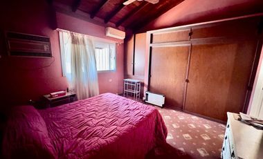Casa  en venta cerca Av. con pileta APTO CREDITO