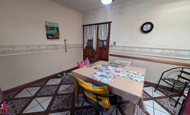 Casa  en venta cerca Av. con pileta APTO CREDITO