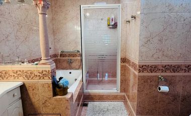 Casa  en venta cerca Av. con pileta APTO CREDITO