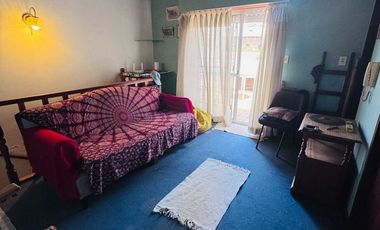 Casa  en venta cerca Av. con pileta APTO CREDITO