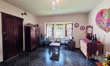 Casa  en venta cerca Av. con pileta APTO CREDITO