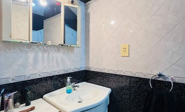 Casa  en venta cerca Av. con pileta APTO CREDITO