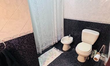 Casa  en venta cerca Av. con pileta APTO CREDITO
