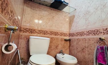 Casa  en venta cerca Av. con pileta APTO CREDITO
