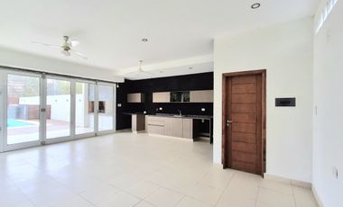 HERMOSA CASA EN FINCAS DEL RINCON