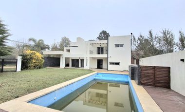 HERMOSA CASA EN FINCAS DEL RINCON