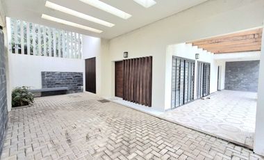 HERMOSA CASA EN FINCAS DEL RINCON