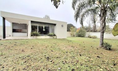 HERMOSA CASA EN FINCAS DEL RINCON