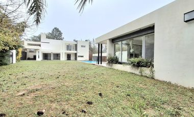 HERMOSA CASA EN FINCAS DEL RINCON