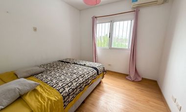 VENTA CASA  4 AMBIENTES CON PARQUE LOMAS DE ZAMORA