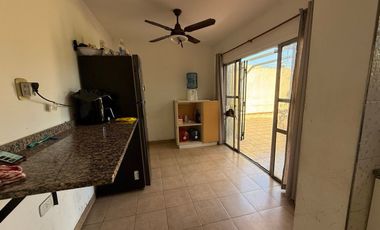 VENTA CASA  4 AMBIENTES CON PARQUE LOMAS DE ZAMORA