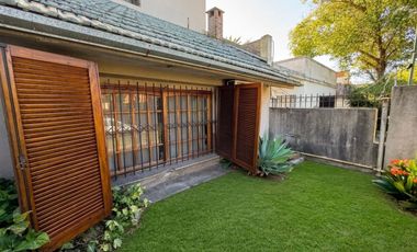 VENTA CASA  4 AMBIENTES CON PARQUE LOMAS DE ZAMORA