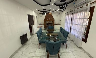 VENTA CASA  4 AMBIENTES CON PARQUE LOMAS DE ZAMORA