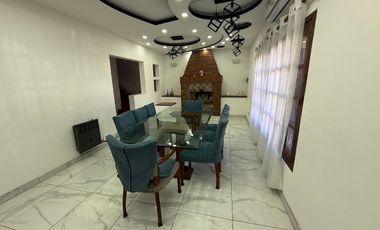VENTA CASA  4 AMBIENTES CON PARQUE LOMAS DE ZAMORA