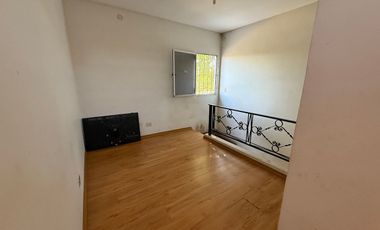 VENTA CASA  4 AMBIENTES CON PARQUE LOMAS DE ZAMORA