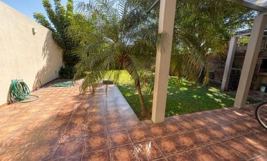 VENTA CASA  4 AMBIENTES CON PARQUE LOMAS DE ZAMORA