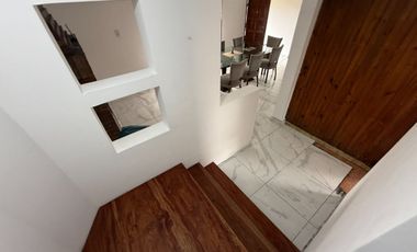 VENTA CASA  4 AMBIENTES CON PARQUE LOMAS DE ZAMORA