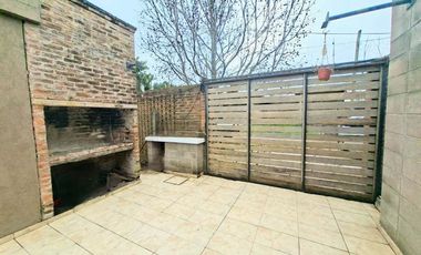 VENTA CASA 3 AMB CON PATIO Y QUINCHO, BOSQUES