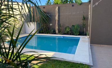 Casa modernizada, con pileta y excelente ubicación