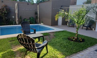Casa modernizada, con pileta y excelente ubicación