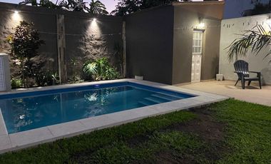 Casa modernizada, con pileta y excelente ubicación