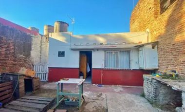 CASA 3 AMBIENTES CON JARDIN  LANUS O. OPRTUNIDAD!!